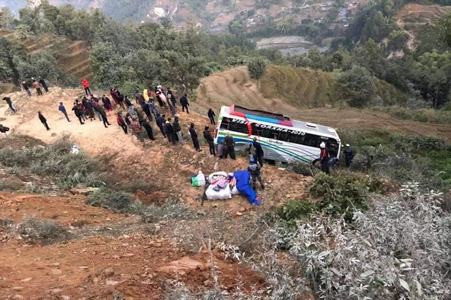 बस दुर्घटना हुँदा २२ घाइते, ५ जनाको अवस्था गम्भिर