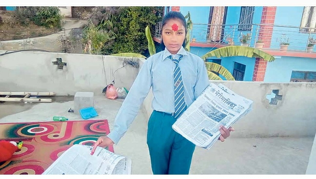 पत्रिका बाँडेर पढाइ खर्च