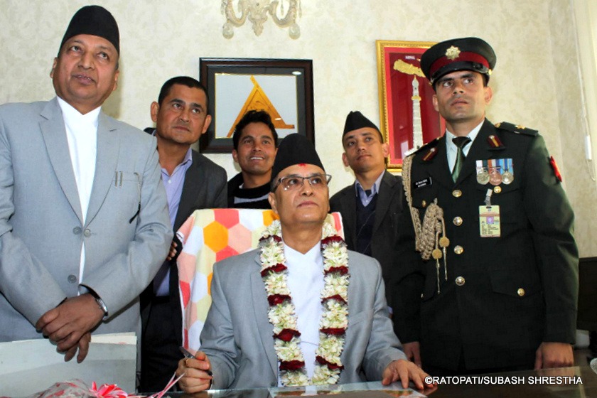 प्रधानन्यायाधीशले सोधे : यो सरकार केपी ओलीको कि नेकपाको ?