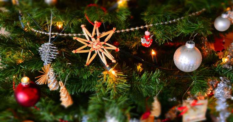 आज इसाई धर्मावलम्बीले क्रिसमस डे मनाउँदै