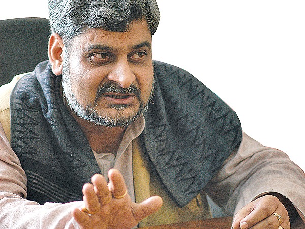 सबै नागरिकलाई निःशुल्क कोरोना भ्याक्सिन उपलब्ध गराइन्छः स्वास्थ्यमन्त्री त्रिपाठी