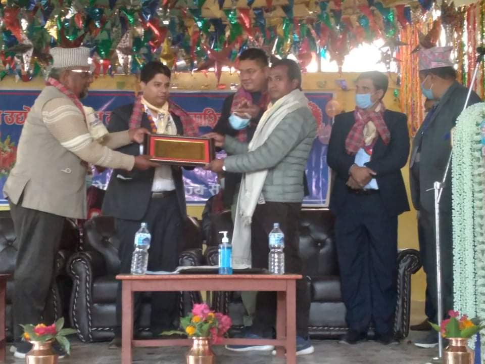 सुदूरपश्चिमकै नमुना व्यापारीमा बाजुराका शुरेन्द्र नाथ सम्मानित