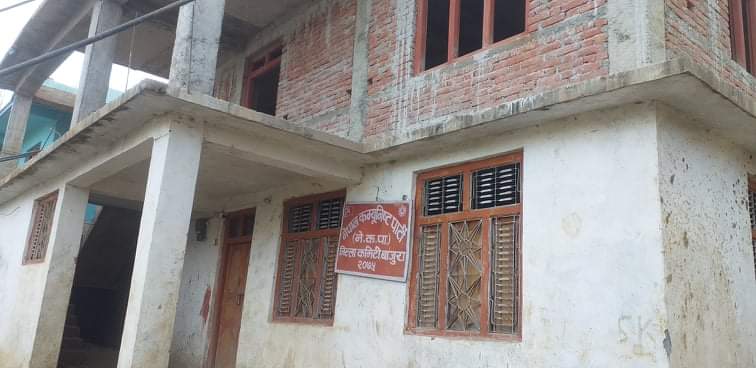 नेकपा बाजुराको पार्टी कार्यालयमा रातारात फेरियाे ताला
