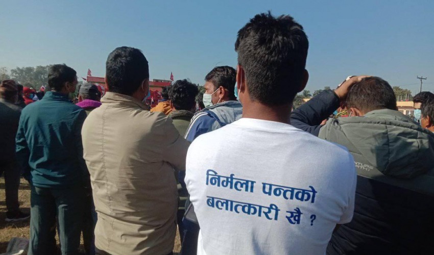 धनगढीमा प्रधानमन्त्री ओलीको कार्यक्रममा सोधियो ‘निर्मला पन्तको बलात्कारी खै ?’