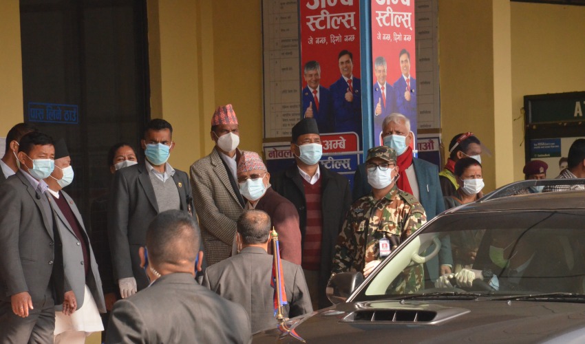 प्रधानमन्त्री ओली धनगढीमा, स्वागतमा गएनन् सुदूरपश्चिम सरकारका मुख्यमन्त्री