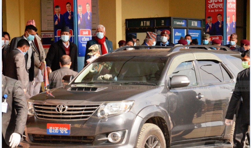 स्वागतमा नगएका मुख्यमन्त्रीले प्रधानमन्त्रीका लागि गाडी पठाए