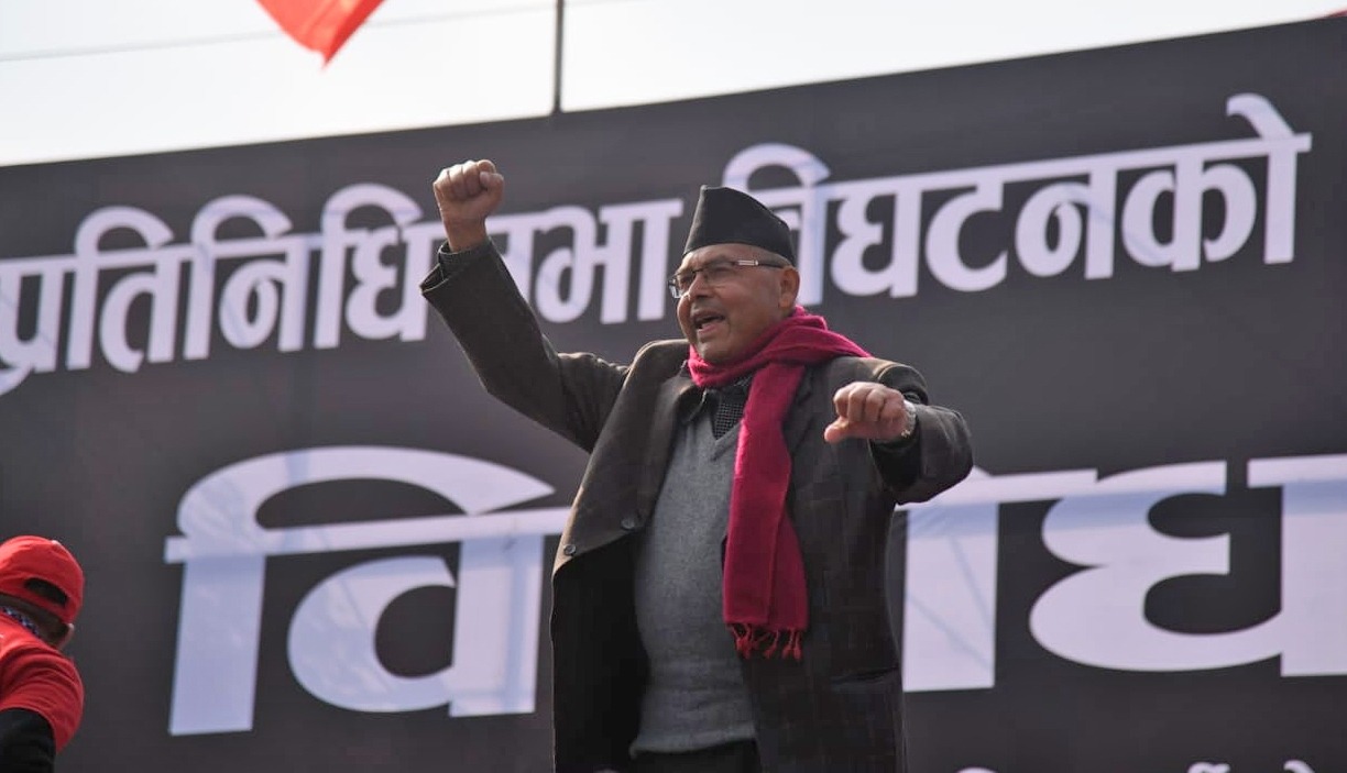 ओलीलाई खनालको चुनौती : को आधिकारिक हो, सडकमा आएर हेर्नुस्