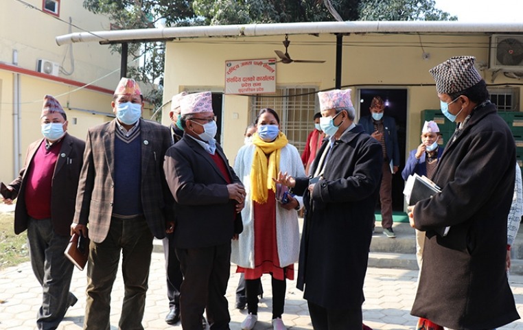 सत्ता समिकरणमा सुदूरपश्चिमका प्रदेश सांसद पर्ख र हेरको अवस्थामा