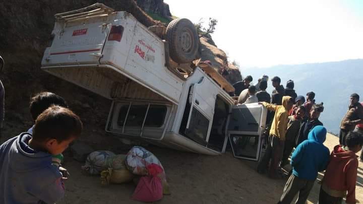 बाजुराकाे खप्तड छेडेदहमा जीप दुर्घटना हुँदा ६ जना घाइते