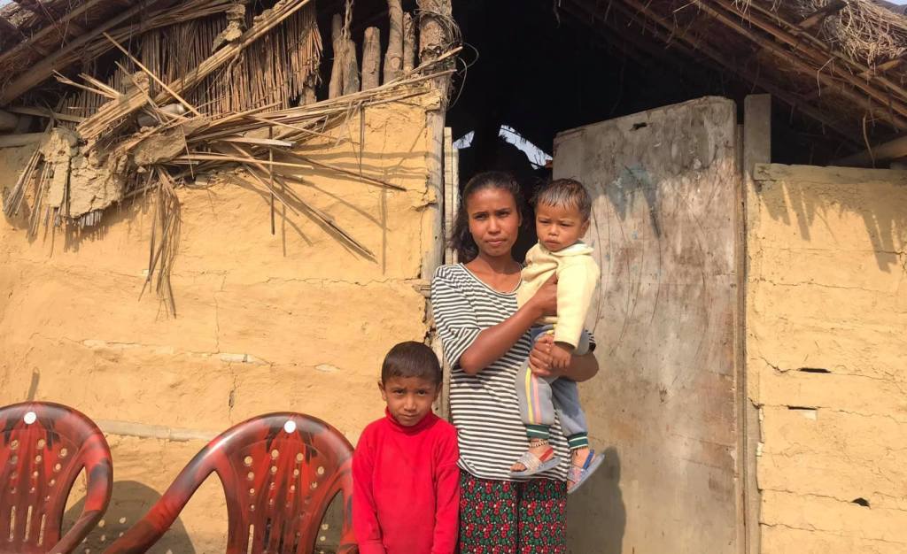 लोकगायक मिलन लामाले दिए विपन्नलाई घर