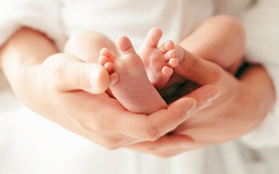 दुई आमाको गर्भमा बसेर जन्मियो बच्चा, कसरी भयो यस्तो चमत्कार ?