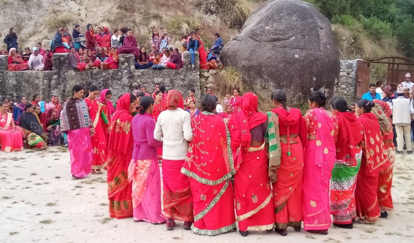 आज उत्तरायणी पर्व मनाउँदै सुदूरपश्चिमका महिला