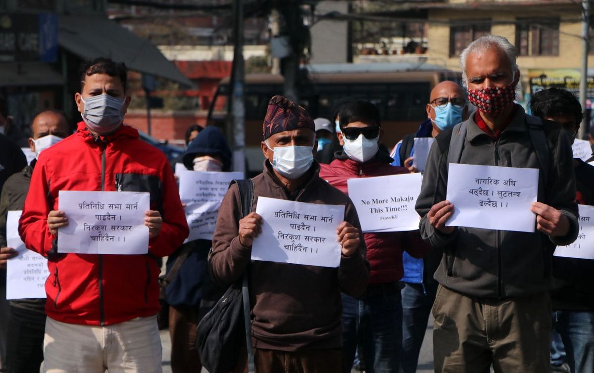 प्रधानमन्त्री ओलीको कदमको विरोधमा डा गोविन्द केसी सडकमा