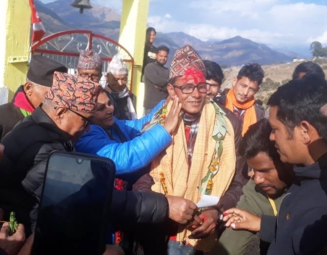 त्रिवेणीमा पुर्व माओवादी र राप्रपाका ७० जना काँग्रेसमा प्रवेश