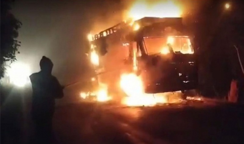 गुडिरहेको ट्रकमा अचानक आगलागी भएपछि…