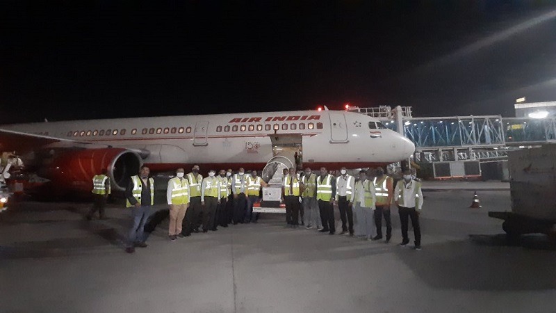 कोरोनाविरुद्धको खोपको १० लाख डोज काठमाण्डाै आइपुग्याे