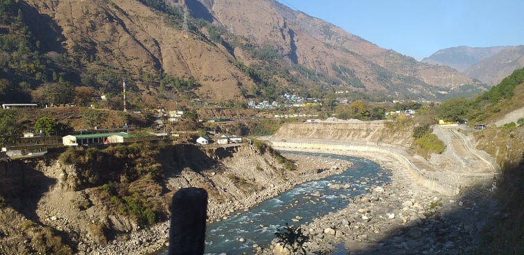 फन्को मारेर वारपार हुँदा दार्चुलाका स्थानीयलाई सास्ती