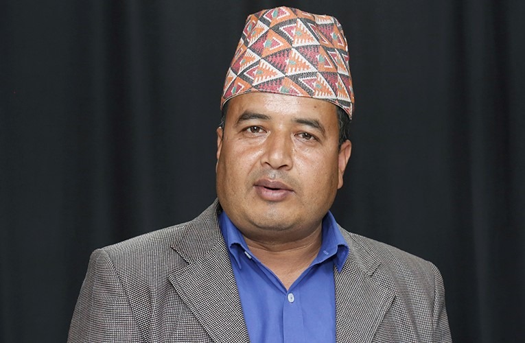 एमाले सचिवमा उम्मेदवारी दिने महेश बस्नेतको घोषणा