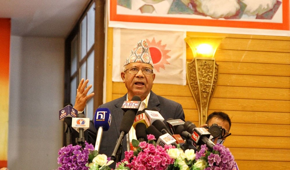 साइबर स्यालहरु अझै पनि जिउँदै रहेछन् : माधव नेपाल