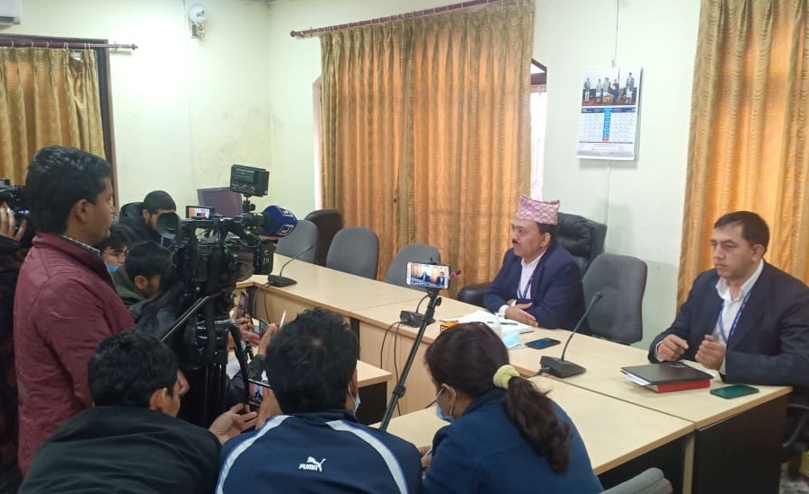 संसद बैठक : प्रचण्ड र ओली पक्षका सांसद एउटै लहरमा