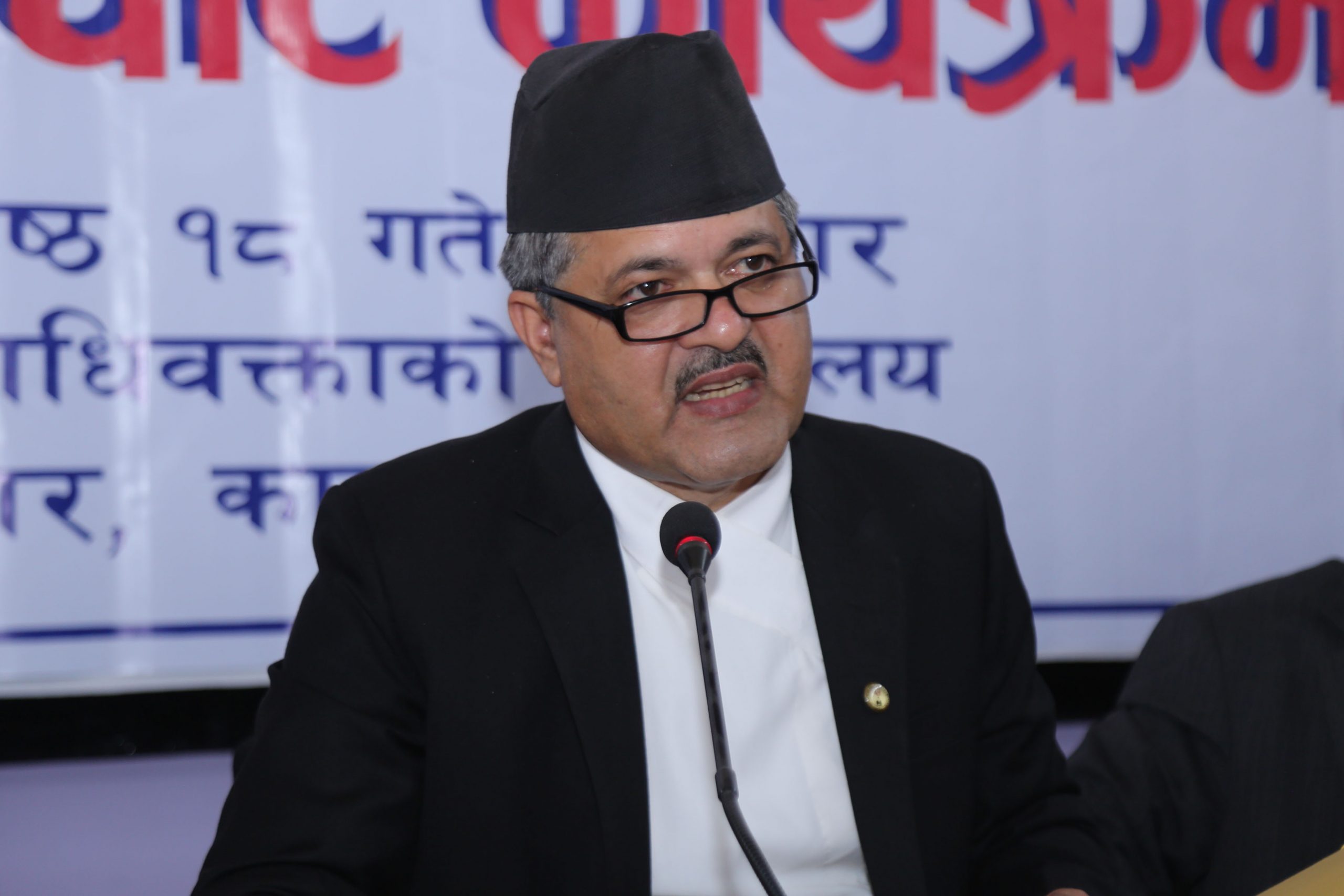 राजीनामा दिँदै महान्याधिवक्ता खरेल