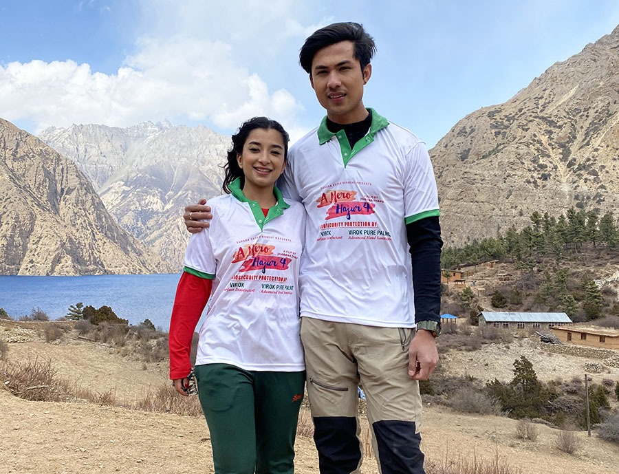 शे–फोक्सुन्डोमा अनमोल र सुहाना