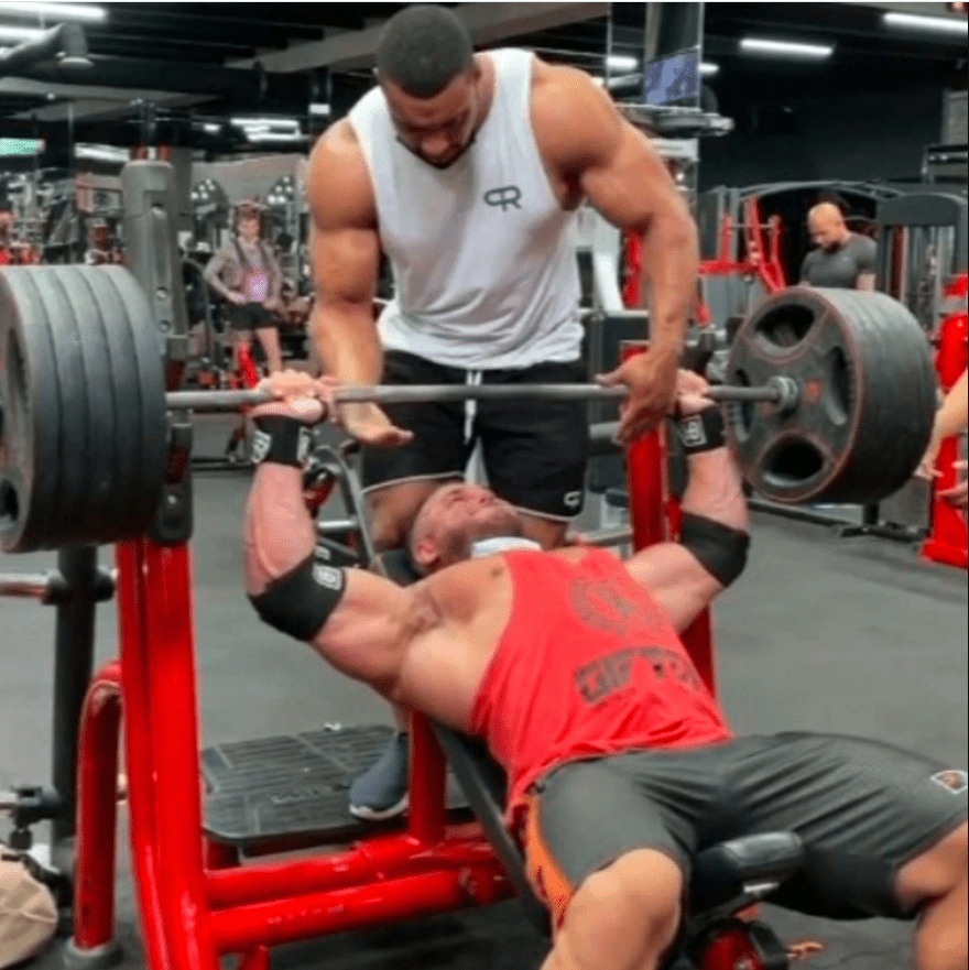 भिडियोः व्यायाम गर्नेबेला बडी बिल्डरको मांसपेशी फुट्यो, शल्यक्रियाका लागि जुटाए ४४ लाख