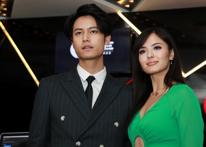 धिरज र जसिताको ‘आई एम ट्वान्टी वान’