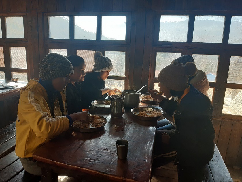 जुुम्लामा एक छाक खानाको १२ रुपैयाँ !