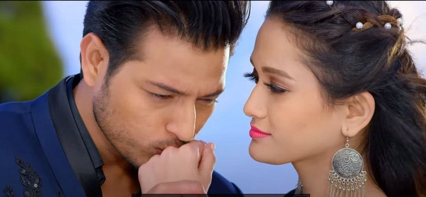 गीत हिट तर रिलिज हुन पाएनन् फिल्म