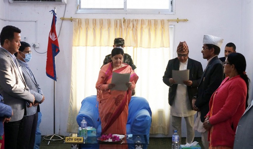 सुदूरपश्चिम प्रदेश लोकसेवा आयोगका पदाधिकारीले लिए शपथ