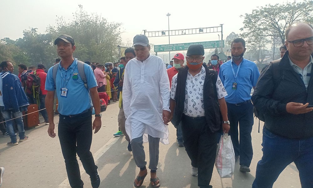 ४० वर्ष जेल बसेर छुटेका दुर्गाप्रसाद आइपुगे नेपाल