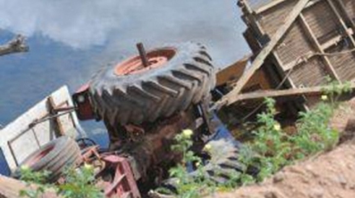 अम्काेटकाे पहिरोमा ट्याक्टर दुर्घटना, १ को मृत्यु १ घाइते