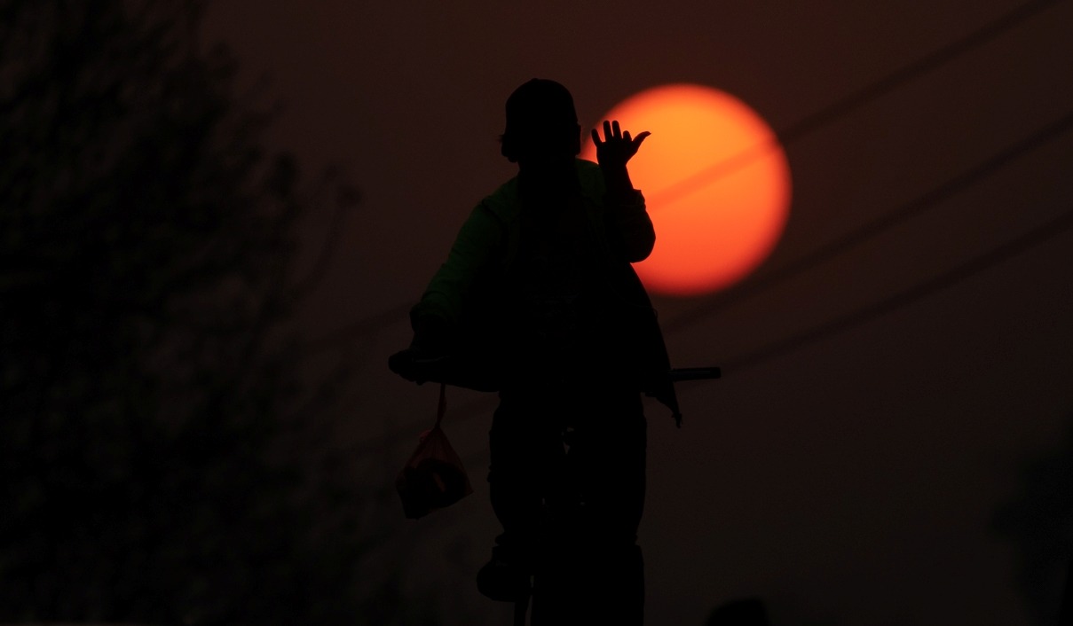 २०७८ साल शुरु, कोरोना जोखिमकै बीच नयाँ वर्ष मनाइँदै