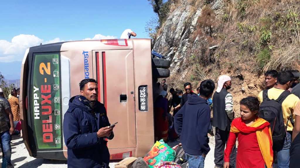 दैलेखमा यात्रुवाहक बस दुर्घटना: ११ घाइते, दुईको अवस्था गम्भीर