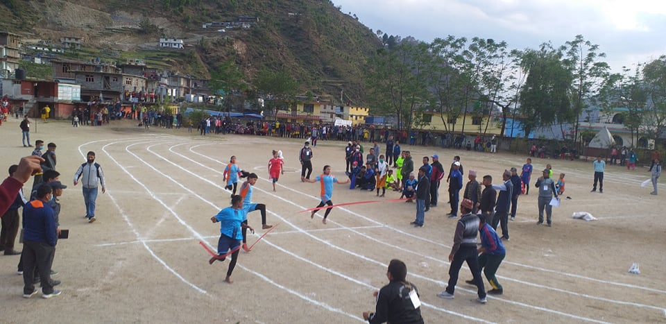 रनिङ्ग सिल्डको सय मिटर दौडमा मालिका मावि प्रथम