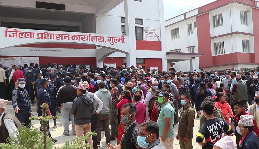 जीप दुर्घटना : मृतकको शव आफन्तलाई बुझाइयो, पाँच दिन प्रशासन बन्द