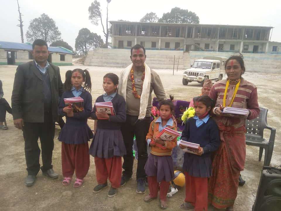 युवा व्यवसायी नाथले जन्मदिनमा विद्यालयलाई सहयोग गरे