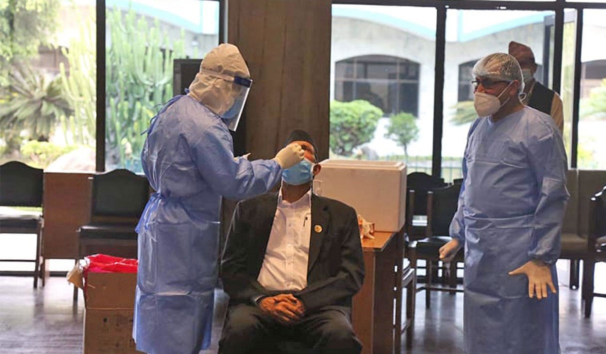 सांसदहरुको स्वाब संकलन थालियो