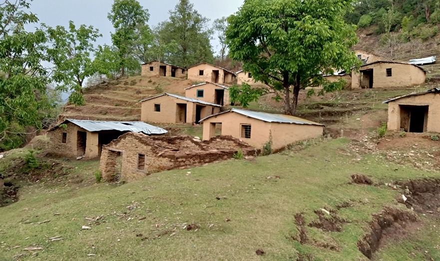 डोटीमा मुक्त हलियाको नमुना बस्ती अलपत्र