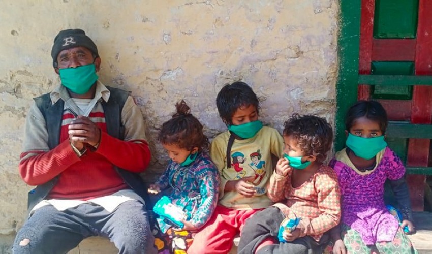 आमाको मृत्युपछि बुवाले अर्को बिहे गरेपछि ४ नाबालकको बिचल्ली