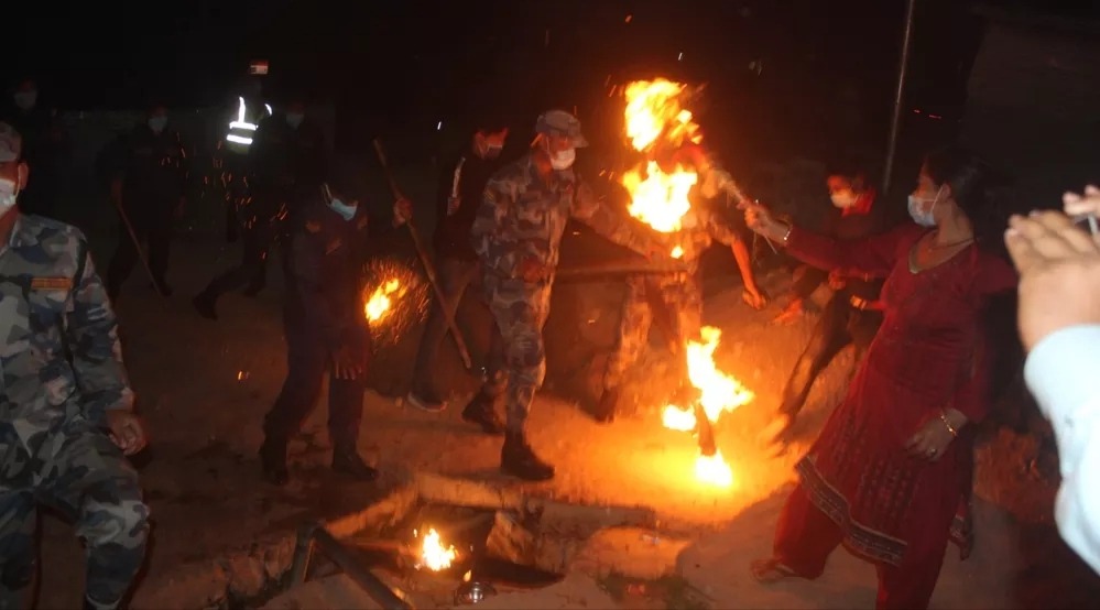 बाजुरामा विद्यार्थीहरूकाे सयुंक्त राँके जुलुस, प्रधानमन्त्रीको पुत्ला दहन