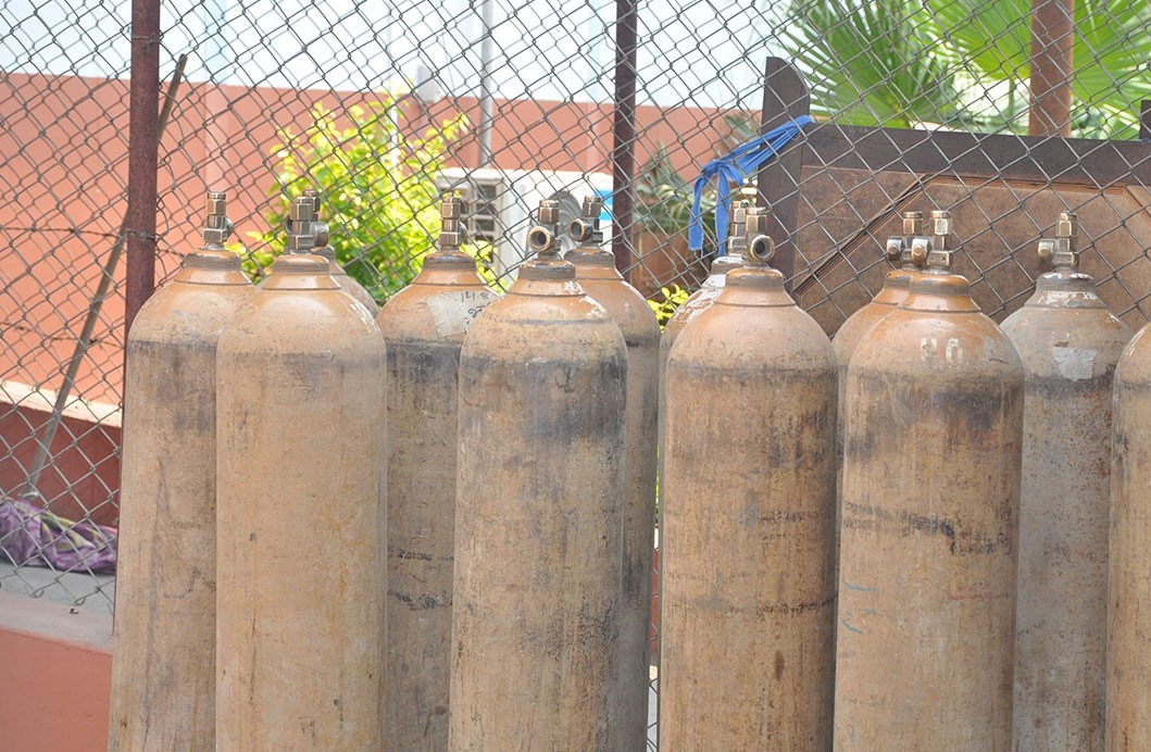 यूनिसेफ र डब्ल्यूएफपीले सेती अस्पताललाई दैनिक १०० थान अक्सिजन सिलिण्डर सहयोग गर्दै