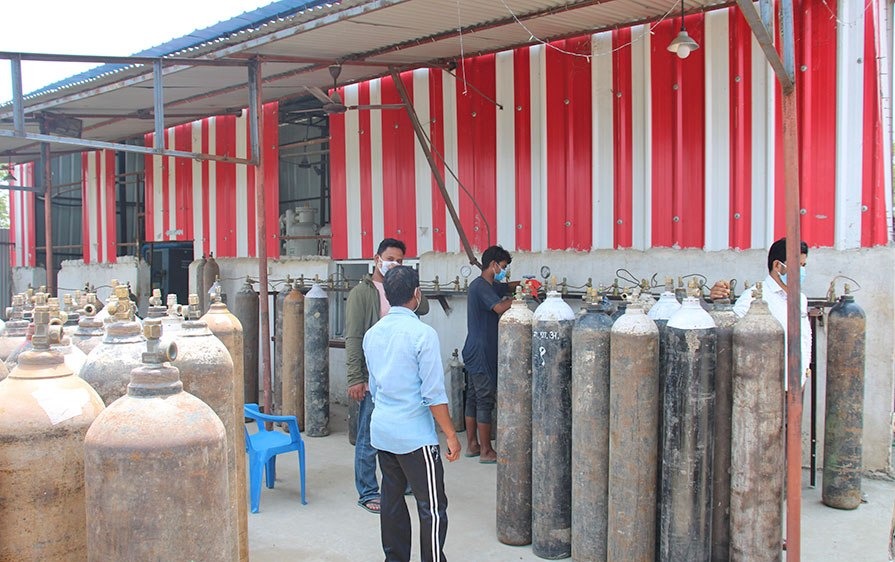 धनगढीमा ग्यास उद्योगको मेसिन बिग्रिएपछि अक्सिजनको थप हाहाकार