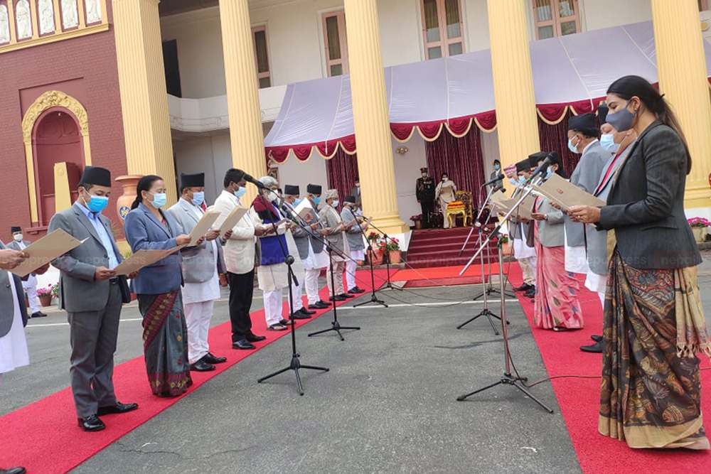 राज्यमन्त्री विक किन गइनन् सपथ ग्रहण समारोहमा ?