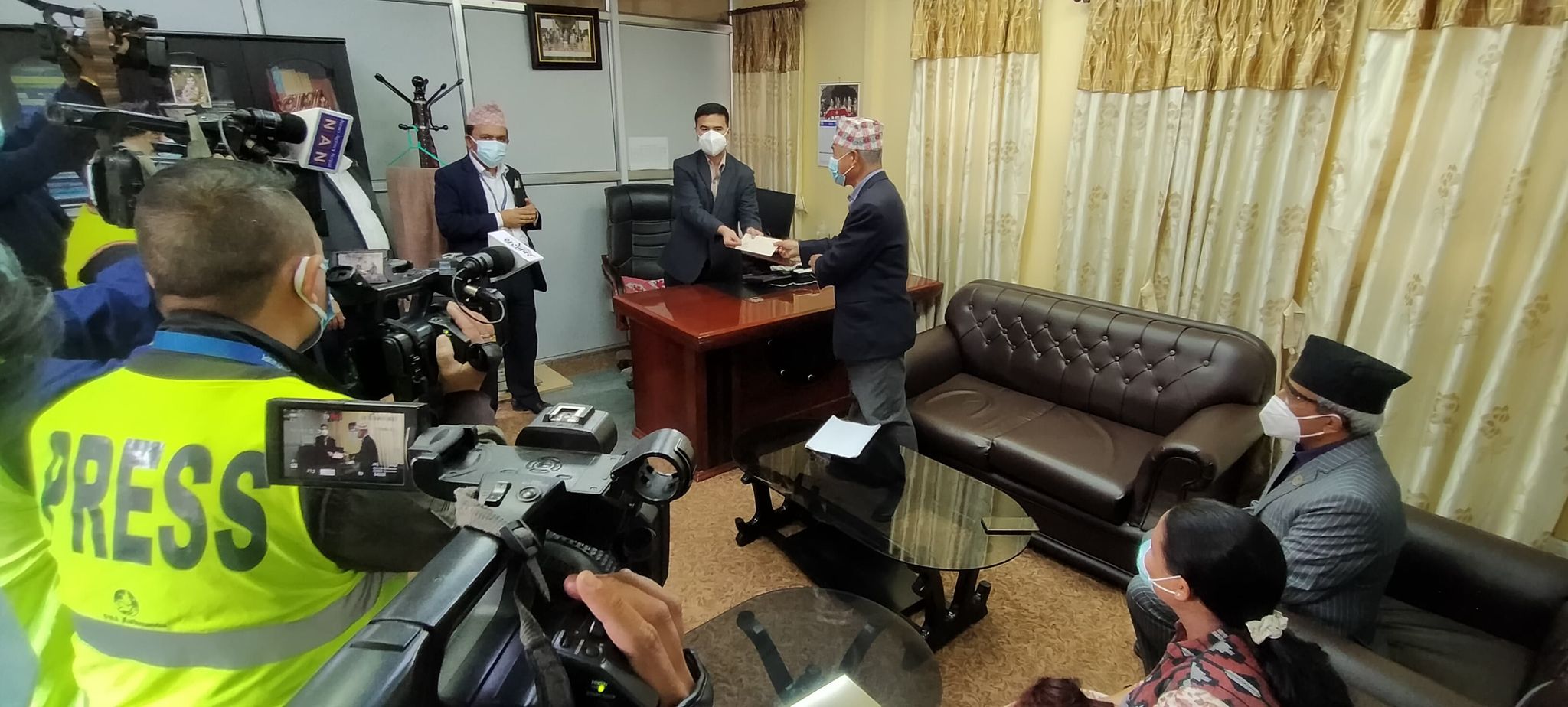 समर्थन फिर्ता लिँदै माओवादीले लगायो ओलीमाथि आधा दर्जन आरोप