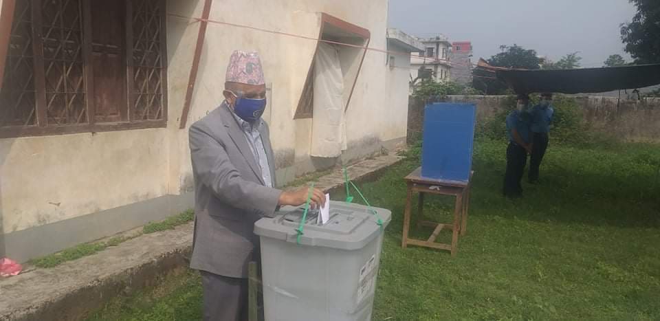 राष्ट्रियसभाको उप–निर्वाचन अन्तर्गत मतदान सुरु, मुख्यमन्त्रीले गरे सुरुवात