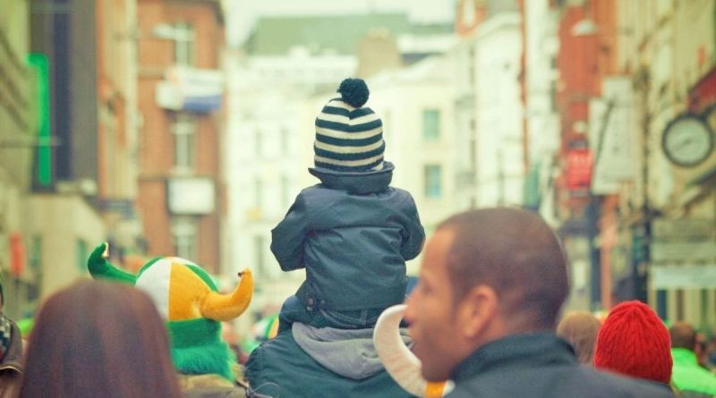 २ वर्षीय छोरा बेचेको पैसाले गर्लफ्रेण्डसँग घुमघाम