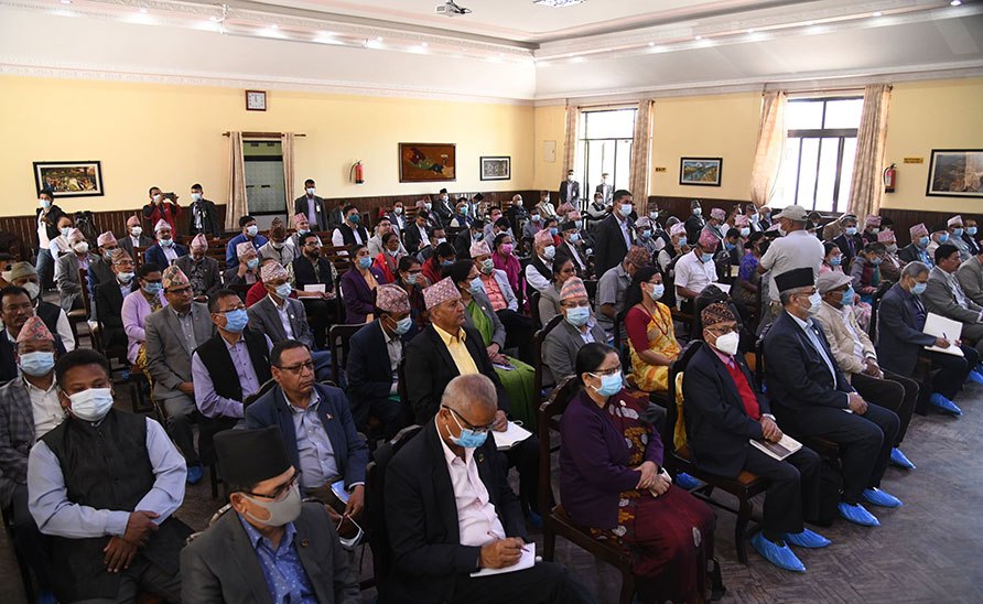 एमालेको बैठकमा माधव नेपालसहित ११ नेताबाहेक अरुलाई निम्ता