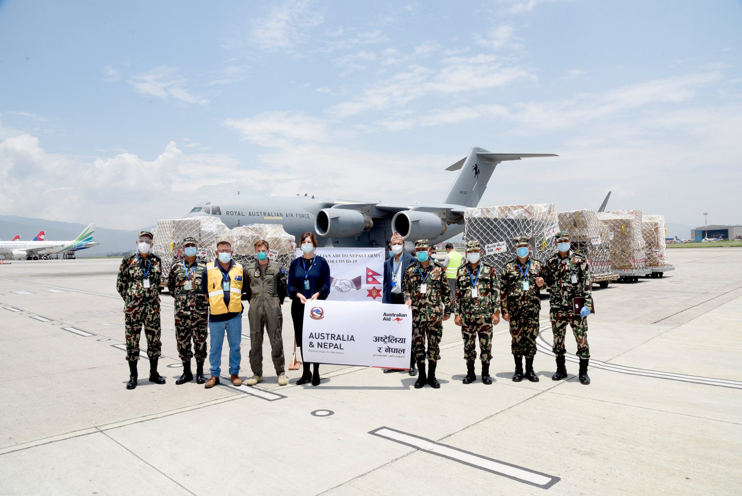 अष्ट्रेलियाले पठाएको स्वास्थ्य सामग्री नेपाली सेनालाई हस्तान्तरण